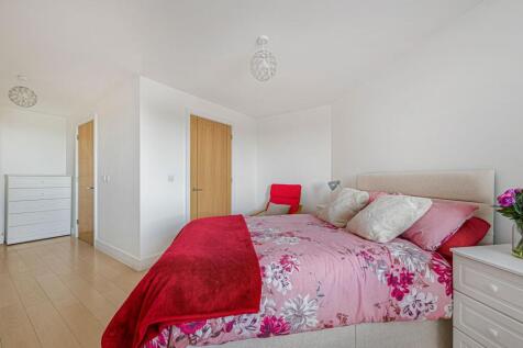 Bedroom 1 (ensuite)