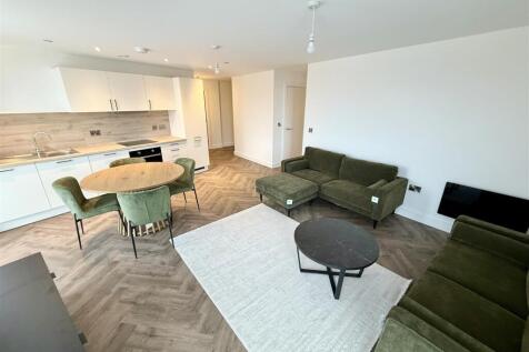 Lounge/Dining/Kitchen