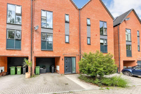 Sundays Hill Close