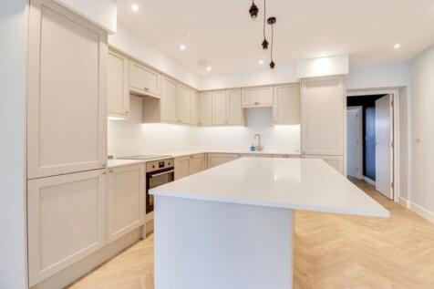 Rivercourt,  London Road, Leigh-on-Sea photo 3