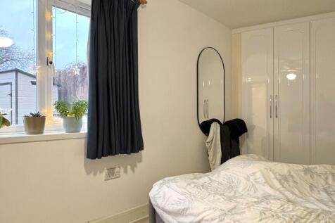 Bright double bedroom with built-in wardrobes, ...