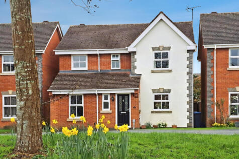 16 Paddock Close