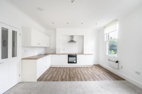 25 Priory Street FF living 2.jpg
