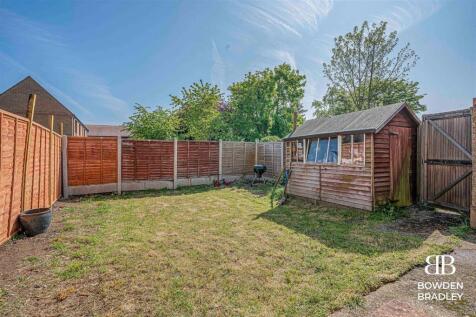 Ilford, IG6 - property photo