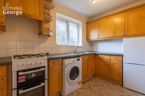 Ashdown Close 10 kitch 1.jpg