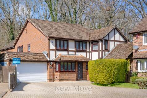 Superb five double bedroom detached family home i