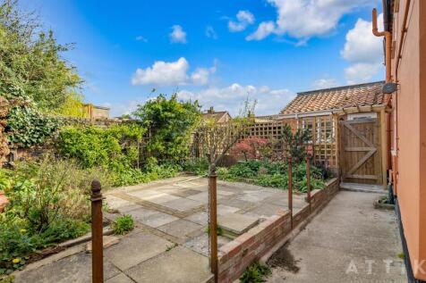 28 Norwich Road Halesworth IP19 8BX (11).jpg