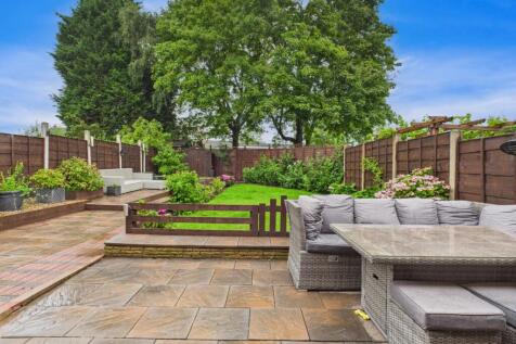 CAM03729G0-PR0111-STILL026