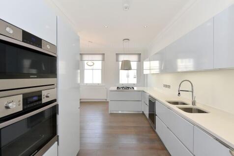 Flat 13 (2nd Floor), (3).JPG