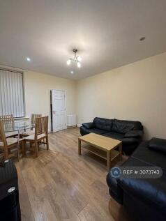 2-bed flat on Fenham, Newcastle Upon Tyne, NE4, £875/mo