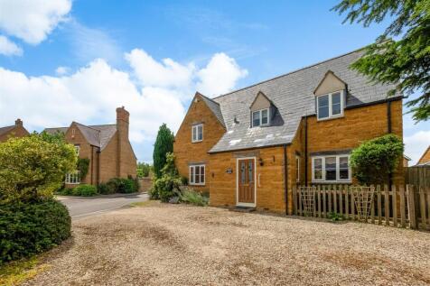 17 Jeffs Close 2469-2.jpg