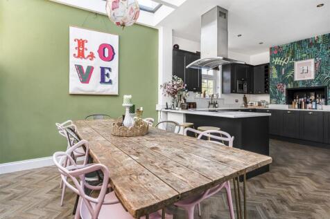 KITCHEN DINING ROOM