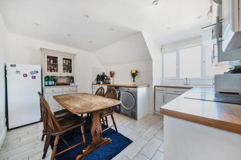 Kitchen/ Dining Room