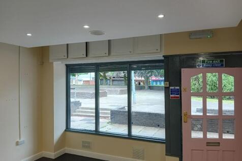 Retail Property (out of town) to rent Image 4