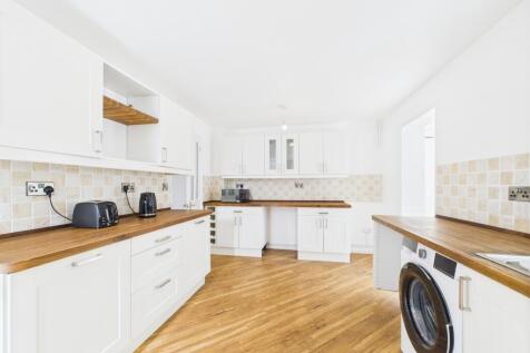 CAM02023G0-PR0155-STILL017