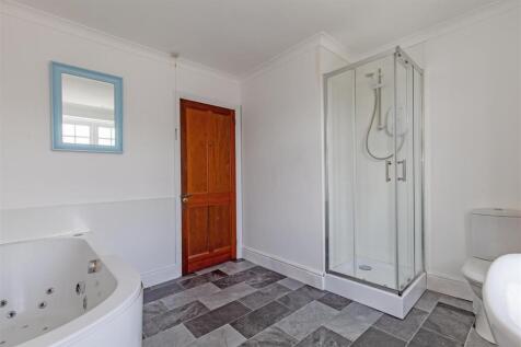 Bathroom 1-2.jpg