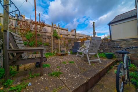 Lrg_Call 02920 454555 to secure your viewing_5 (6)