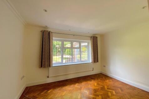 36 Terminus Ave - Bed5.jpg