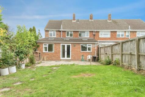 Rowan Drive, Royal Wootton Bassett, SWINDON, SN4 photo 4