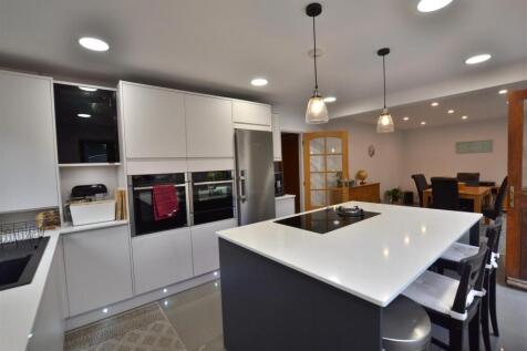 Kitchen, Family Room 1.JPG