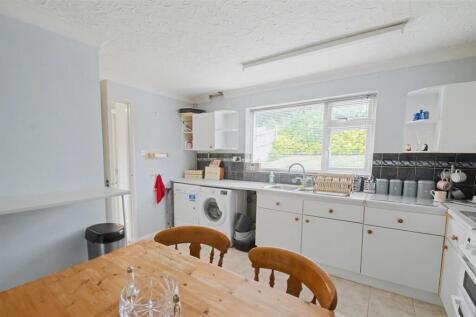 Canterbury Close, Ipswich photo 4