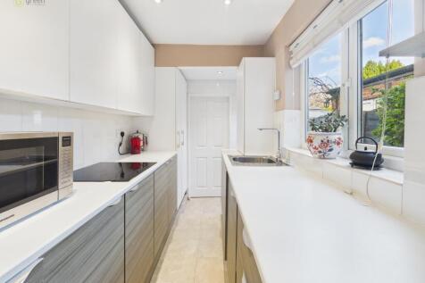 cam05459g0pr0124still005