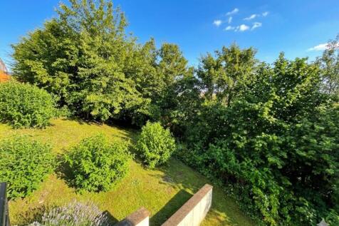 Grantley Gardens 96a - Communal Garden.jpg