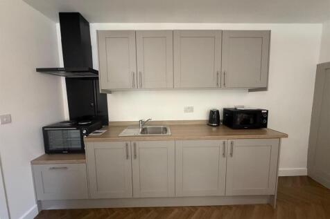 *Own kitchen and bathroom* West Gate, Mansfield photo 5