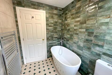 2 Bed Cottage, Keighley