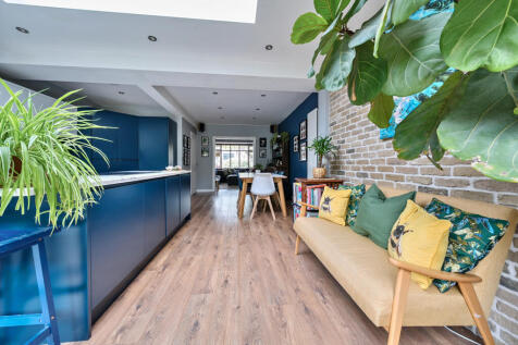 1297553-9-682f2df...