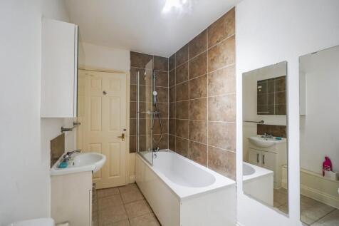 Flat , Castle Walk, Lower Street, Stansted photo 3