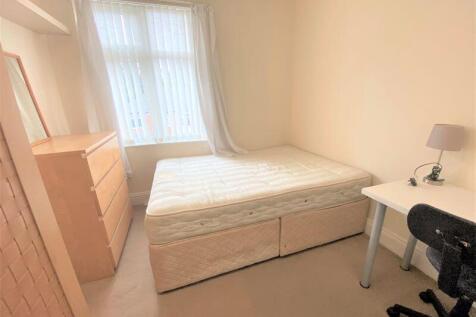 Three Bed Student Flat - £99 pppw plus bills, Shaftesbury Grove, Heaton photo 2
