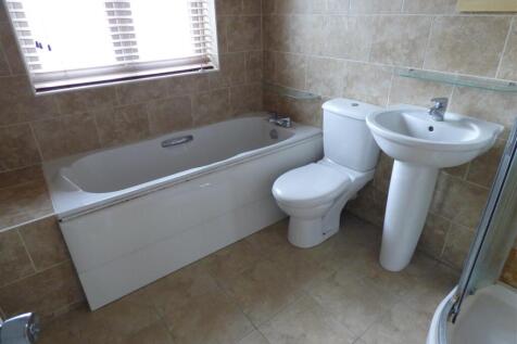215 Toton Lane - Bath1.JPG