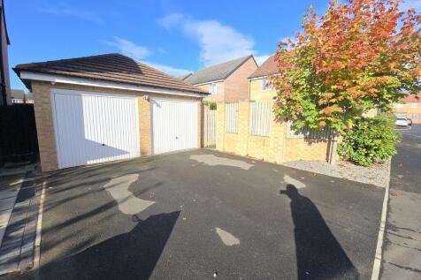 Double Garage &amp; Driveway