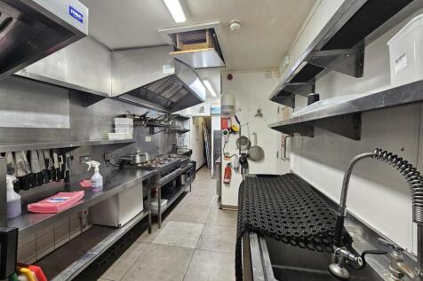 Kitchen 1.jpg