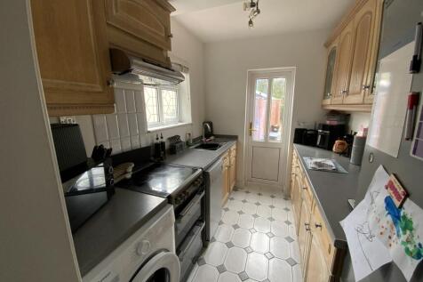 Carnforth Gardens, Hornchurch, Havering photo 4