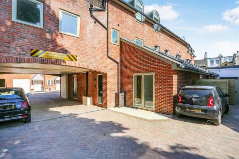 1469541018 - 3 Bluebird House, High Steet, KT172.j