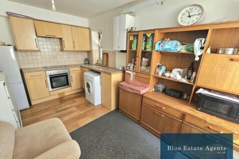 Open plan kitchen and reception 