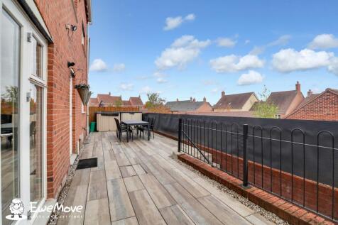 Upper Patio with Scenic Sky Views