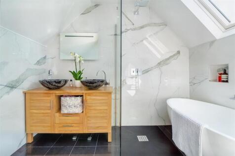 Principal En-suite.jpg