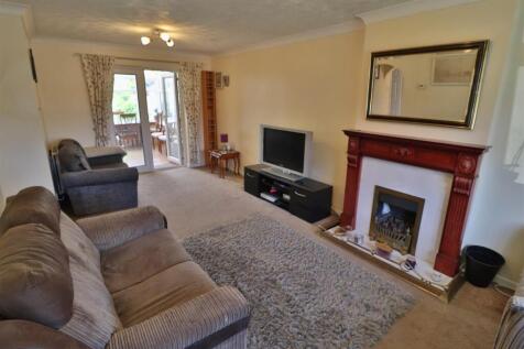 OPEN PLAN LOUNGE/DINING ROOM