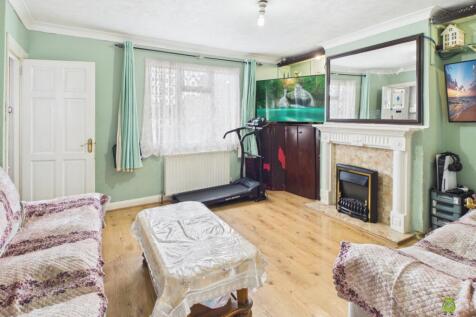 Living Room Presented by James Hillier of Ewemove 
