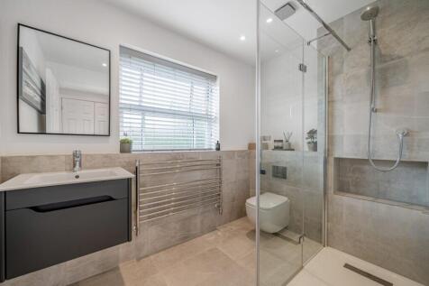 En-suite Shower 1