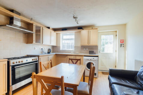 4-bed house on Robin Mews, Loughborough, £2,340/mo