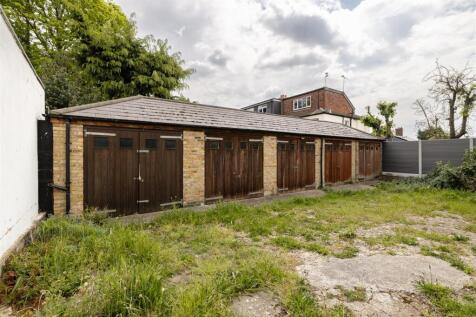 Woodford Road, E18