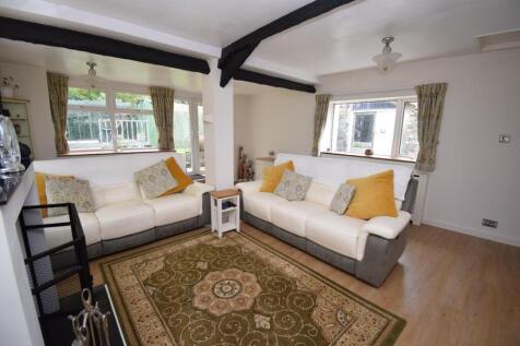 Main House - Living Room (3).JPG