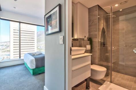 Bed 2 with en-suite bathroom