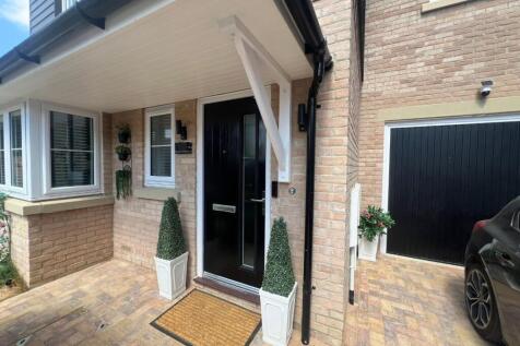 18 munro front door.jpg