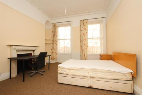 Bedroom one (2).JPG