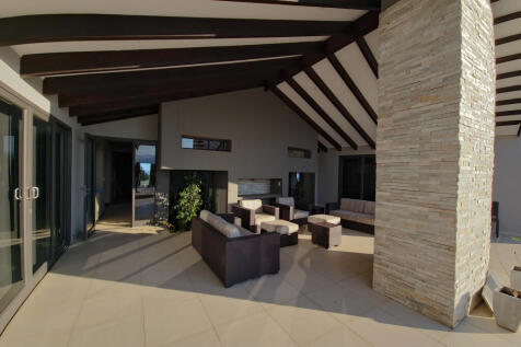 North Facing Entertainment Area